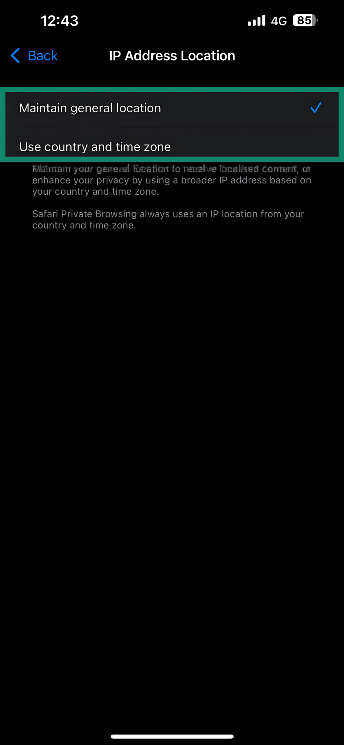 iCloud Private Relay settings screen, showing IP address location options.