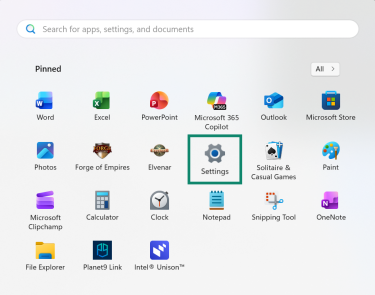 The Windows 11 Start Menu showing pinned apps, with the “Settings” app icon highlighted.