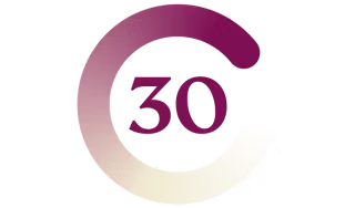 30 circondato da un cerchio di sabbia viola prugna.