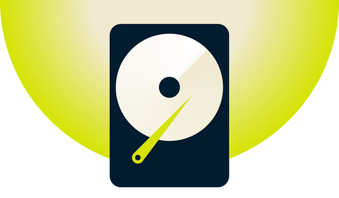 Harde schijf op gele achtergrond.